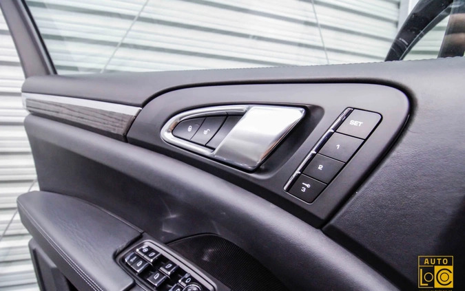 Porsche Cayenne cena 117777 przebieg: 111000, rok produkcji 2012 z Jedlicze małe 781